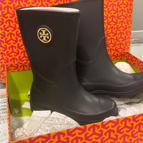 Tory Burch Navy Blue Boots with Gold Logo - Picture 4 of 10
